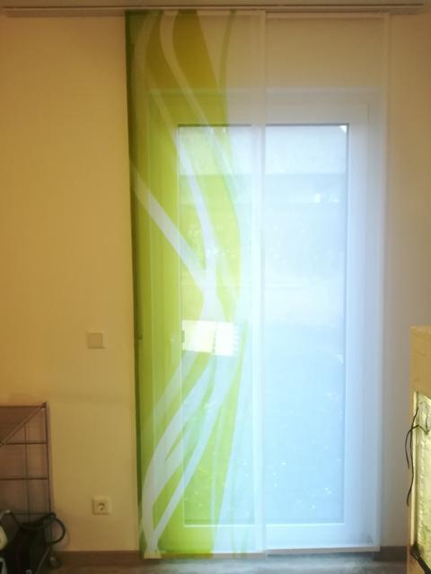 Fenster mit transparenter Gardine